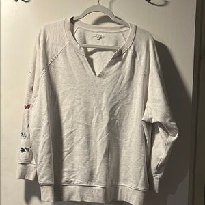 Light Cream V-Neck Pullover Sweatshirt with Floral Sleeve Embroidery